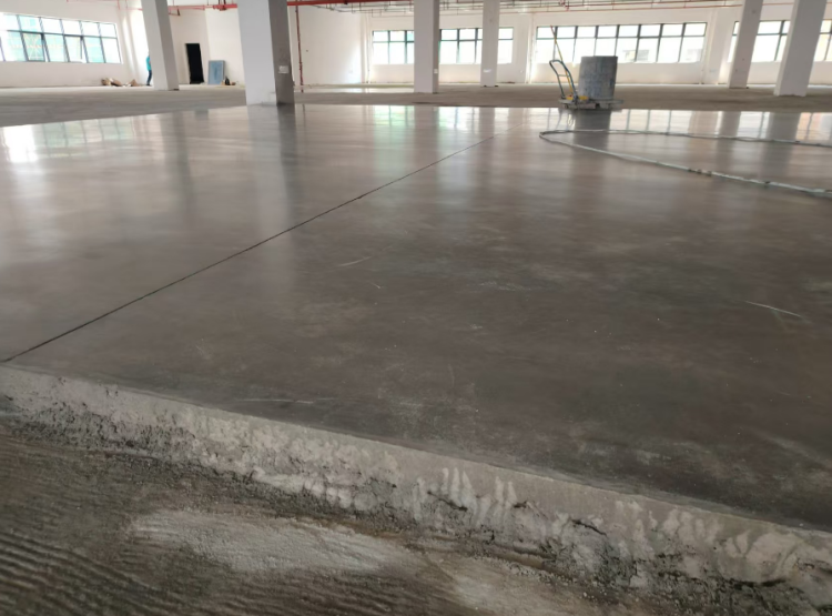 廣東銘晨：新車(chē)間地面金剛砂施工進(jìn)行中